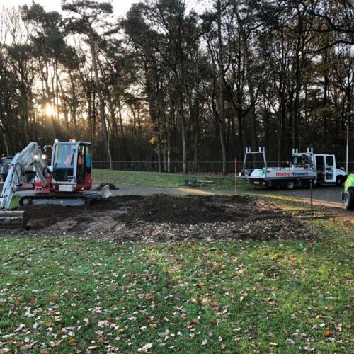 Calisthenics toestel Nippur M 46 Afgraven van de grond voor de aanleg.